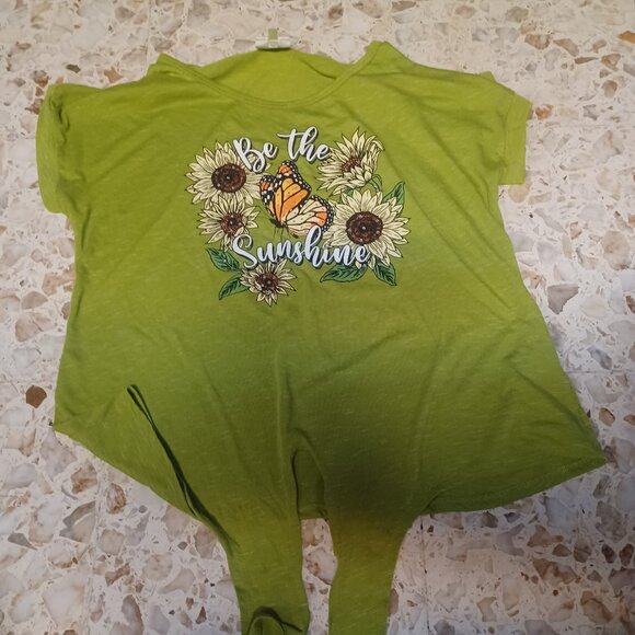 Truself Women's Pull-Over Top NWOT L Green with Sunflowers - Picture 1 of 6